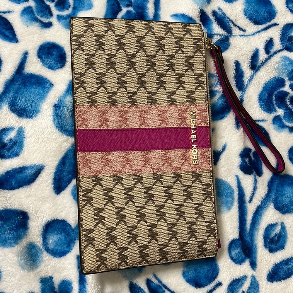 MK wristlet